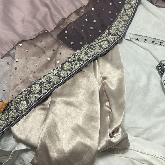Saree pre pleated ready to wear purple mauve embroidery. Inner Skirt blouse -M. - Picture 16 of 16